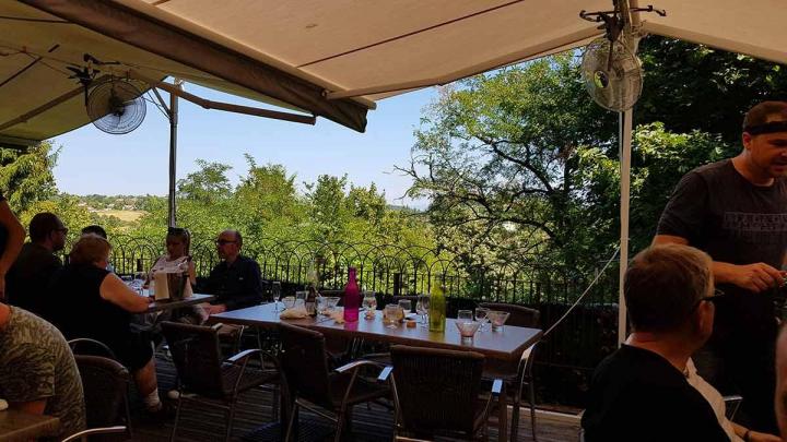 Apéritif en terrasse Pérouges